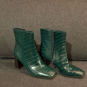 INC International Concepts Dark Green Croc-Embossed Block Heel Ankle Boots